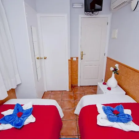 Barcelona City Rooms 2*