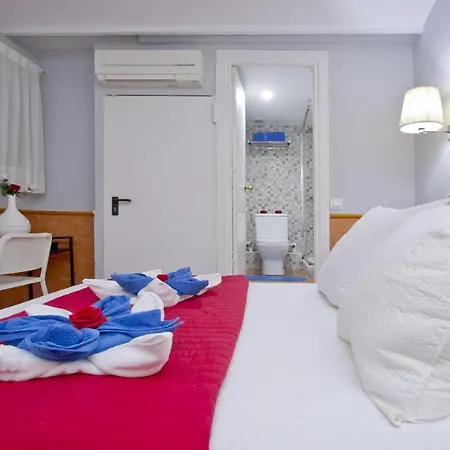 Barcelona City Rooms 2*